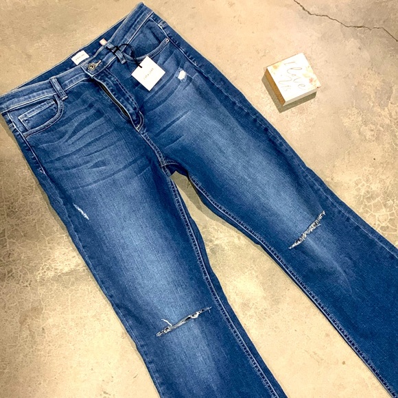 Sneak peek Flare Jeans - Picture 1 of 8